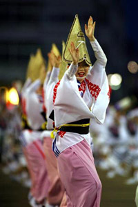 人々が熱狂する「阿波踊り」
