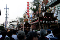 歴史上の人物を飾り付けられた佐原の大祭の山車